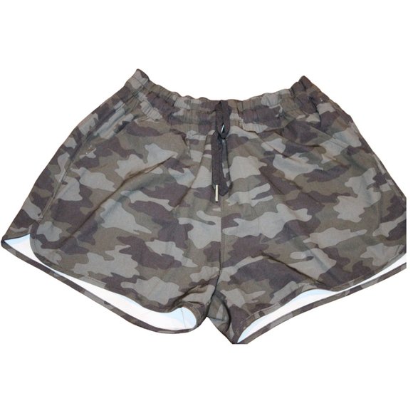 2/$30 🏷 Women's Kyodan Camo Shorts Size Small - Picture 1 of 3